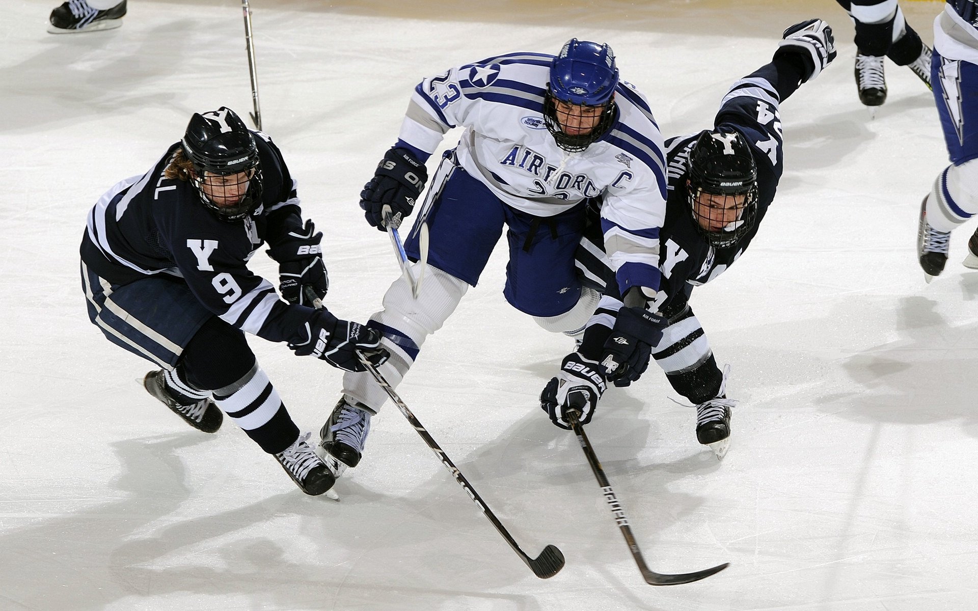 欧冠淘汰赛之夜，阿劳霍成为胜负手