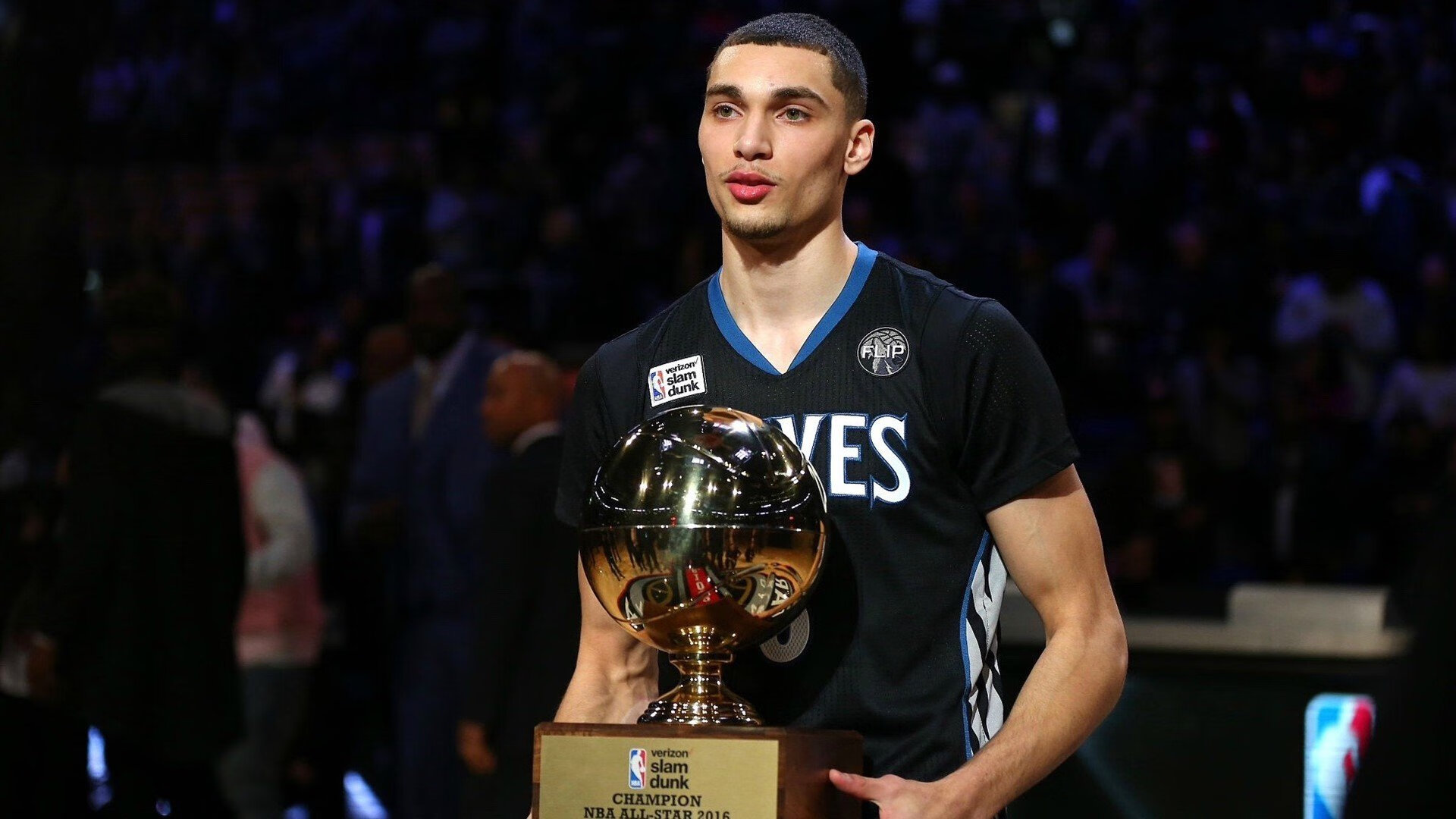 开云平台-逆转之夜，武切维奇高光闪耀，上海队力克火箭诠释唯一性